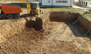 Рытье котлованов под фундамент в Усть-куте – цена от 2562 руб. за м3 | 2Землекопа-Утк